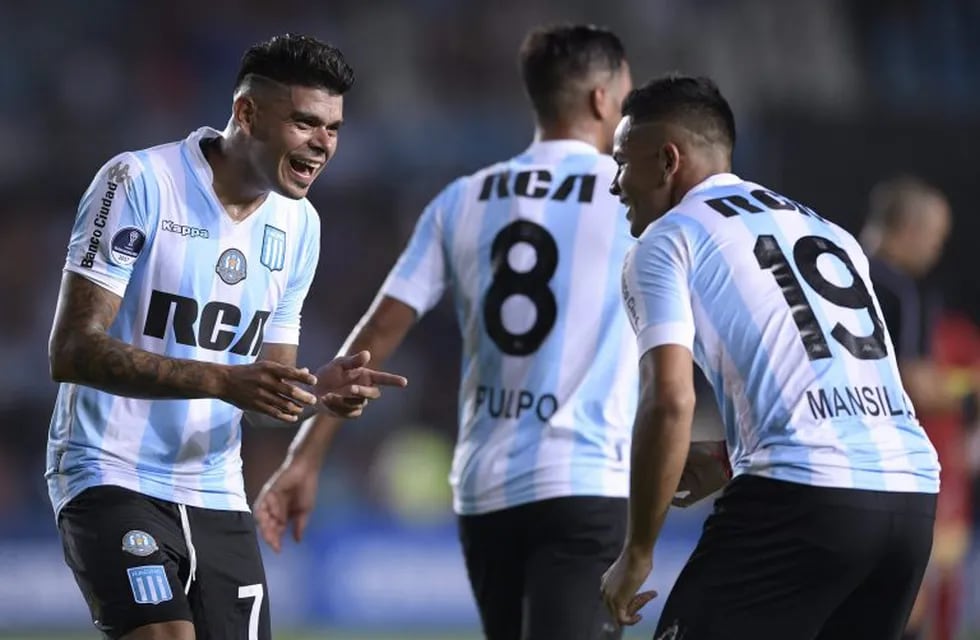 Argentina's Racing Club midfielder Brian Mansilla (R) celebrates with teammate forward Gustavo Bou (L) after scoring against Colombia's Rionegro Aguilas during their Copa Sudamericana football match at Juan Domingo Peron stadium in Buenos Aires, Argentina, on March 1, 2017. / AFP PHOTO / JUAN MABROMATA cancha racing brian mansilla gustavo bou futbol copa sudamericana 2017 futbol futbolistas racing club rio negro aguilas
