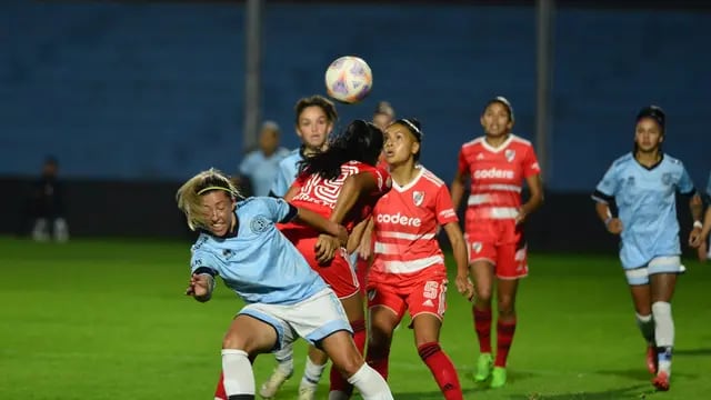 Futbol Femenino, Belgrano contra River.