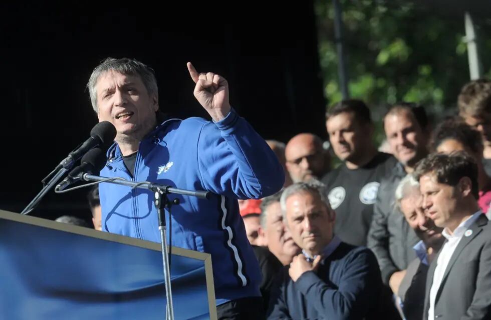 Máximo Kirchner pronunció un discurso crítico, acompañado por el moyanismo, las CTA, La Cámpora y otros grupos kirchneristas. Foto: Clarín.