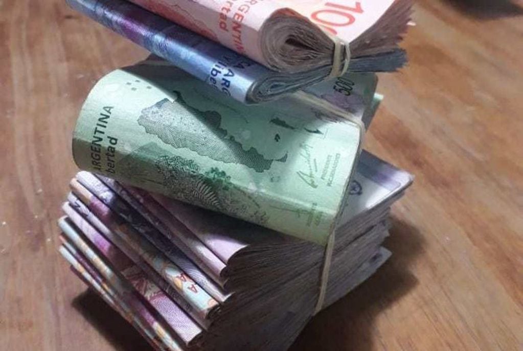 Encontraron más de 100 mil pesos en efectivo (Diario Río Negro).