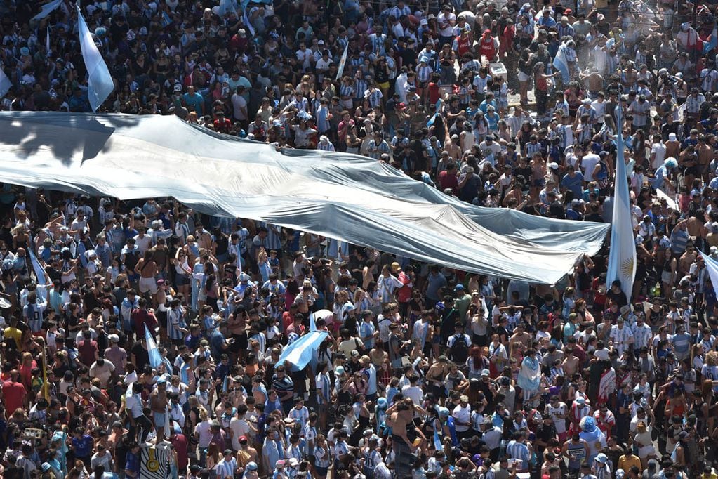 Festejos en el Patio Olmos, la selección Argentina campeona del mundo (Facundo Luque / LaVoz)