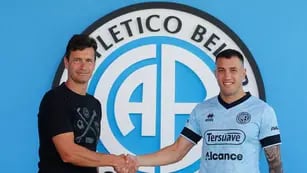 Compagnucci y Óbolo en la firma del contrato del jugador