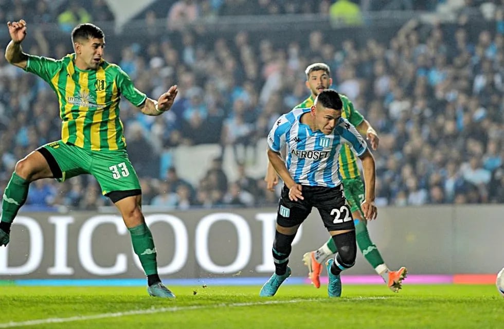 Carlos Alcaraz puso el 1-0 ante Aldosivi por los cuartos de final de la Copa LPF.