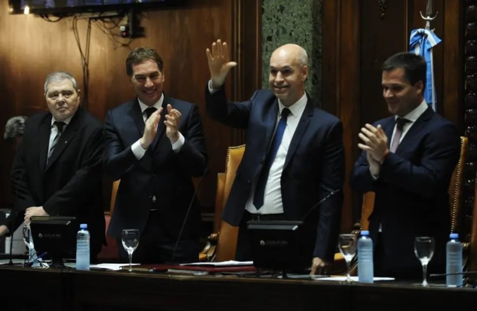 Horacio Rodríguez Larreta y Diego Santilli juraron como jefe y vicejefe de Gobierno porteños, respectivamente, en la Legislatura. (Clarín)