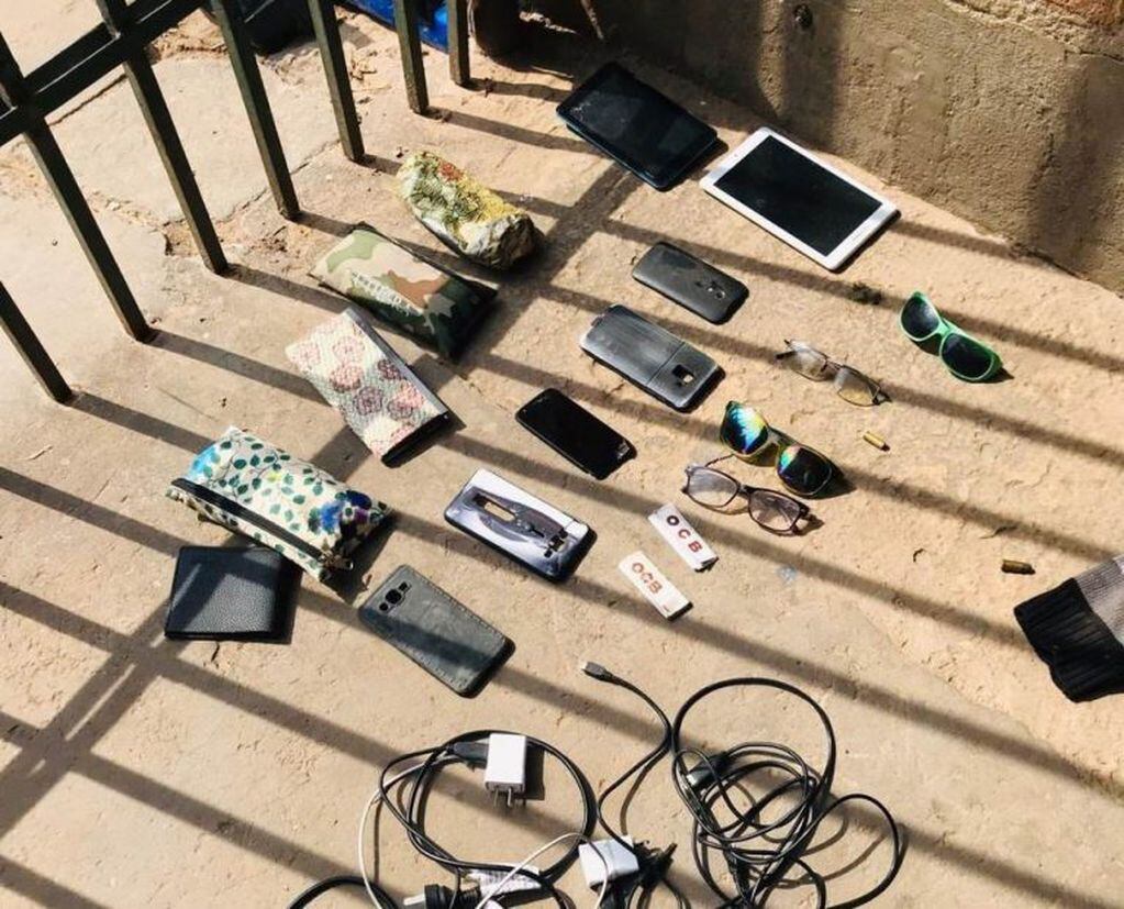 Dentro de la vivienda encontraron celulares robados