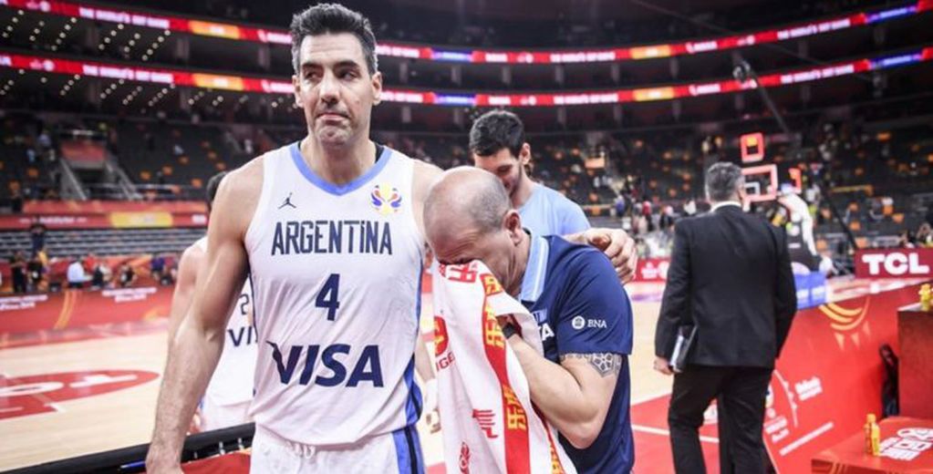 Luis Scola y Sergio Hernández tras obtener el pase a la final del Mundial (Foto: FIBA)