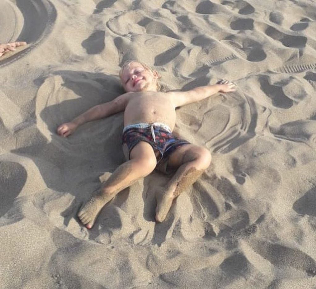 Mirko se hizo "milanesa" en las playas de Pinamar (Foto: Instagram/ @mirko_ok)