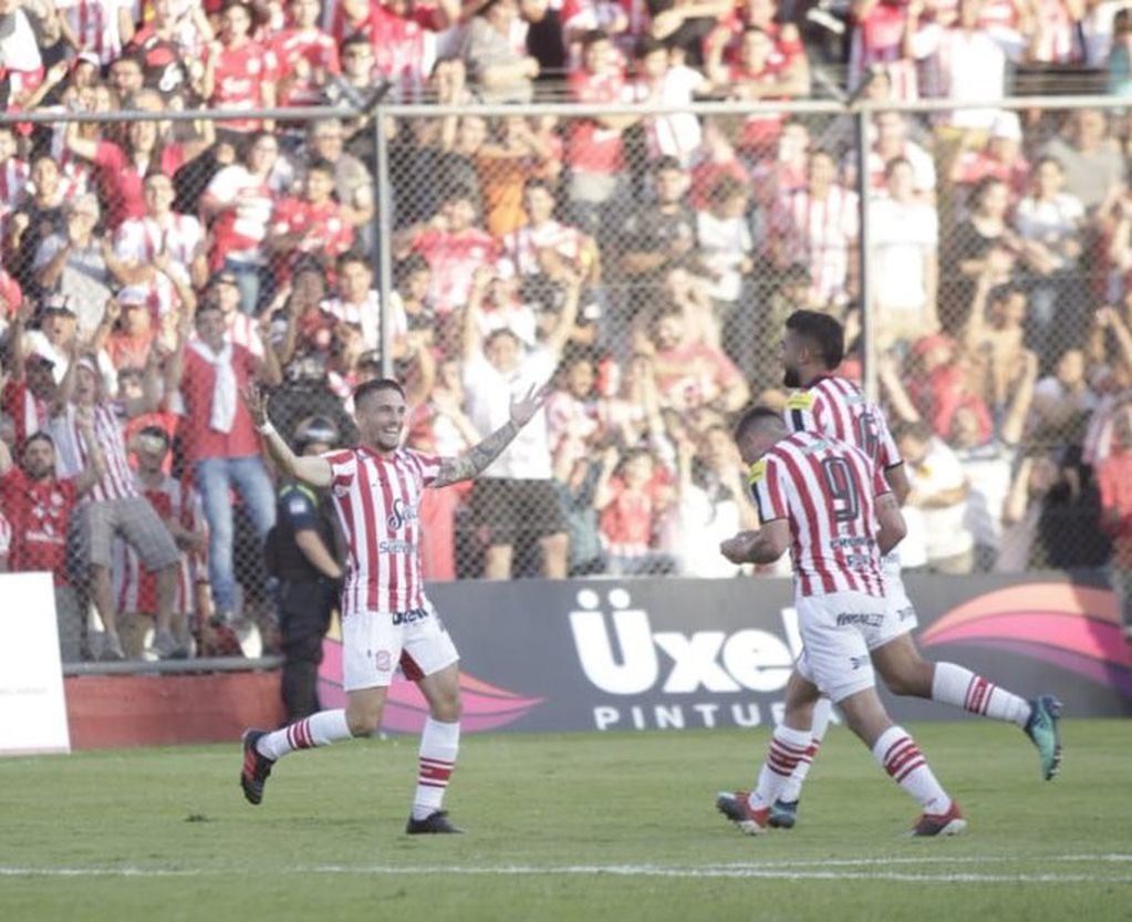 Emiliano Purita festejando el 2 a 0 frente Atlético Rafaela (Foto: Prensa de San Martín de Tucumán).