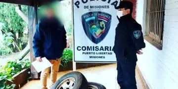 Hallan cubiertas de un vehículo presuntamente robadas en Puerto Esperanza