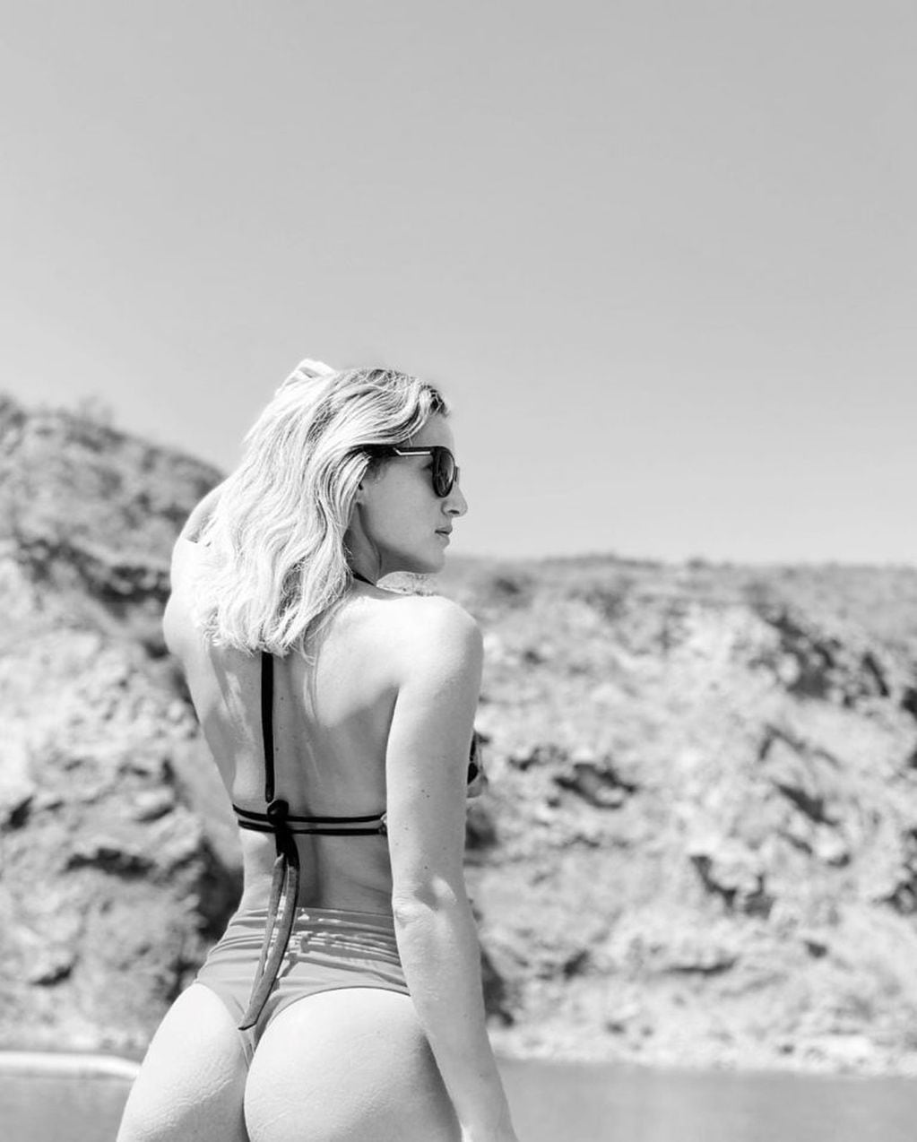 La sensual producción de fotos de Mica Viciconte con una bikini tiro alto