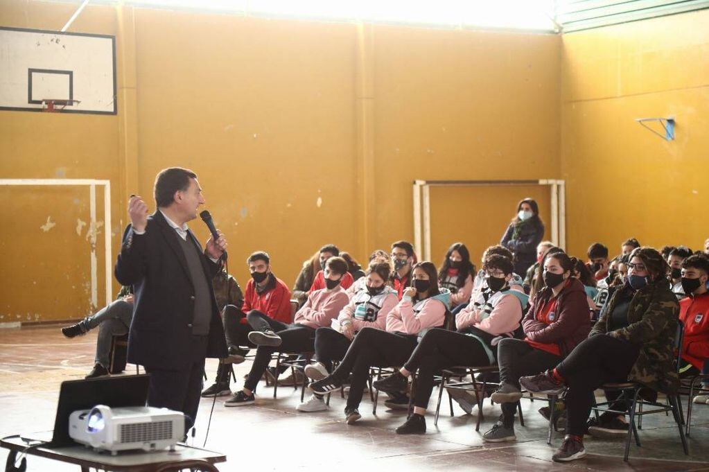 Los jueces penales comenzaron a recorrer las escuelas enseñando a los alumnos sobre el funcionamiento de los juicios por jurado.