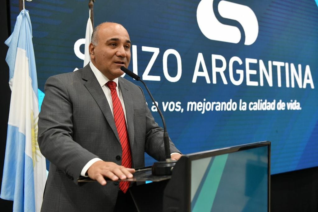 Manzur inauguró el Centro de Distribución de la Droguería Suizo Argentina.