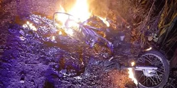Harto de los problemas mecánicos prendió fuego su motocicleta en Puerto Rico