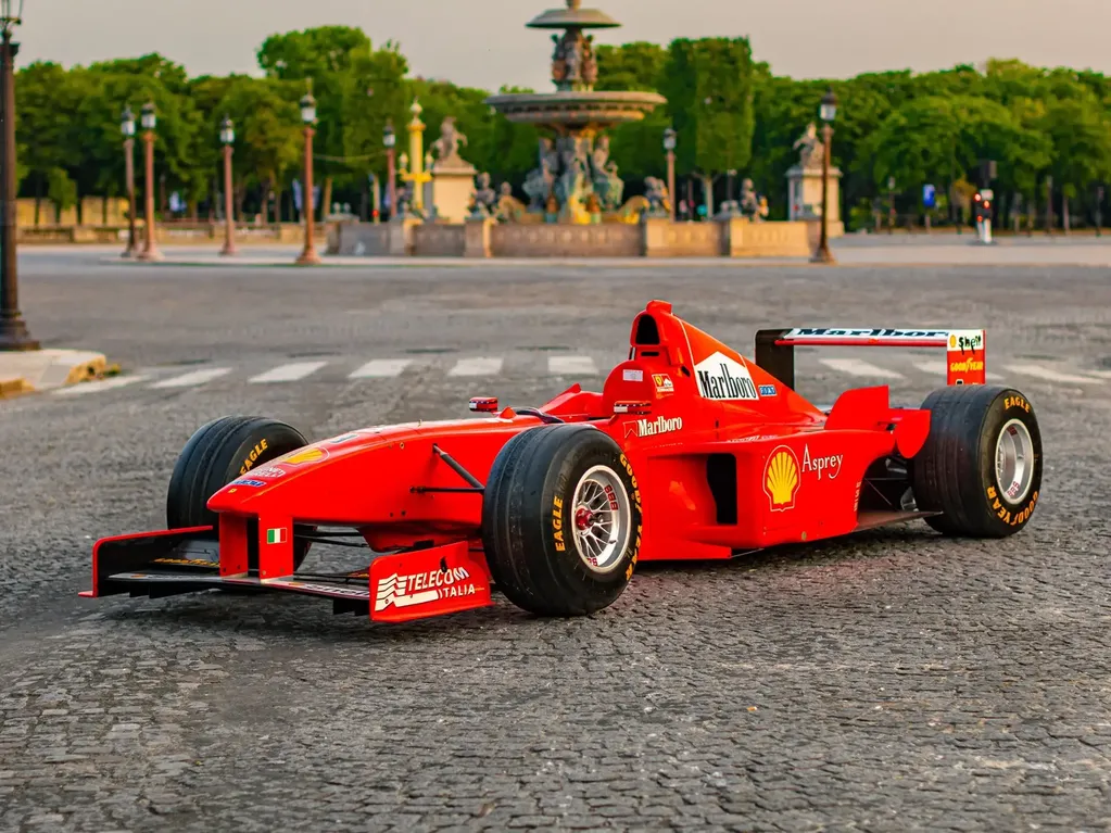 La Ferrari F300-187 de Michael Schumacher, con la que ganó todas las carreras que corrió, sale a subasta. 