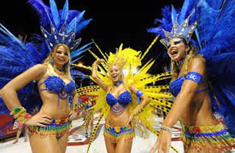 Carnaval de Encarnación, el mayor de Paraguay. (Carnavaleshoy)