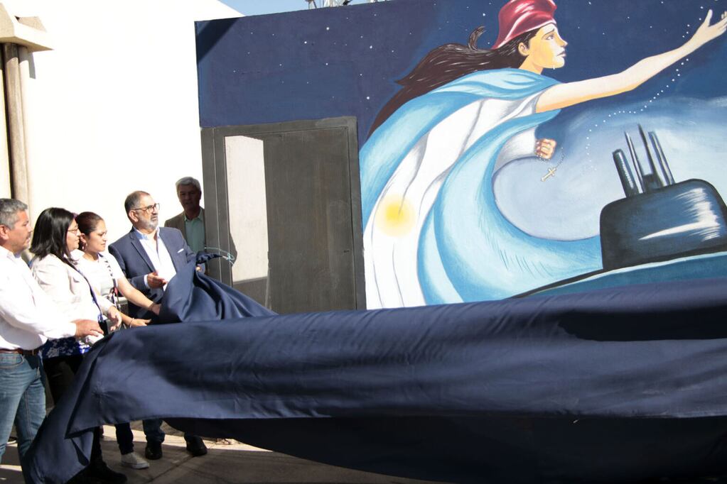 Un acto de profunda emotividad se vivió en Alto Comedero, al recordarse el quinto aniversario del hundimiento del ARA San Juan. Familiares, vecinos y autoridades municipales descubrieron un  mural conmemorativo.
