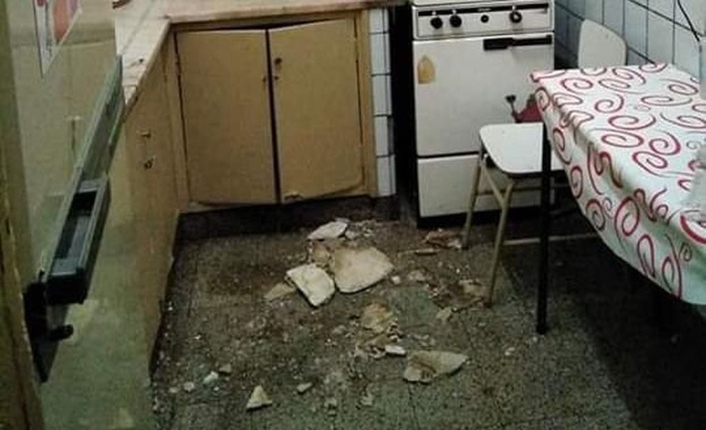 Se cayó parte del techo en una escuela secundaria de Mar del Plata