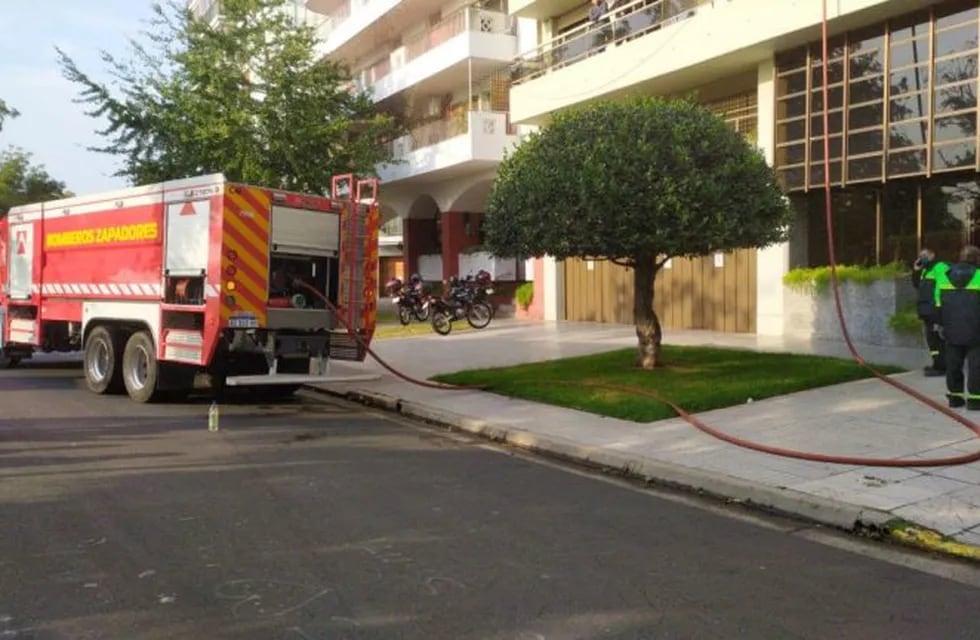 El principio de incendio ocurrió en un edificio en avenida de la Libertad 80, en barrio Martin (LT8)