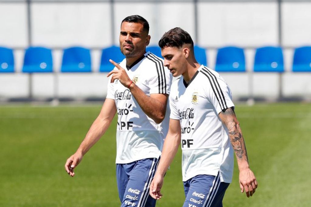 Gabriel Mercado y Cristian Pavon en el entrenamiento de este domingo. Foto: Ricardo Mazalan/AP