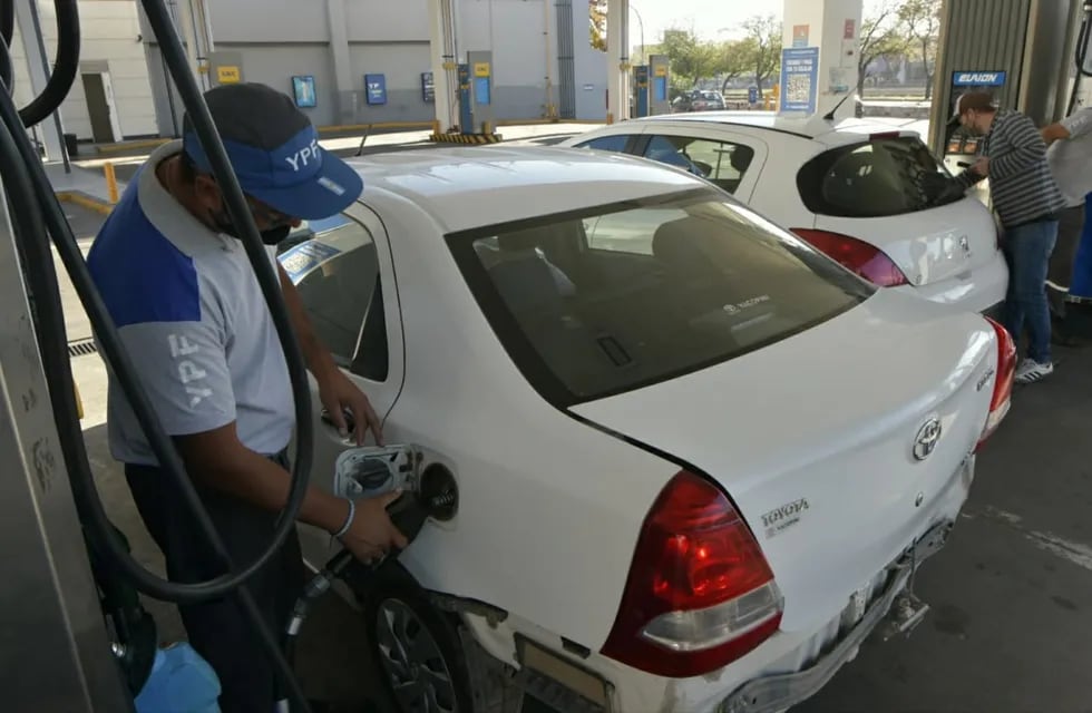 Un nuevo aumento en los combustibles de YPF se registró este lunes 16 de enero.