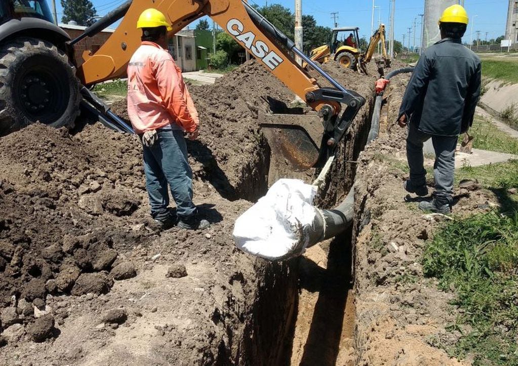 Aguas de Formosa realiza los trabajos en la zona del Circuito Cinco para reforzar el suministro a esos barrios. (Web)