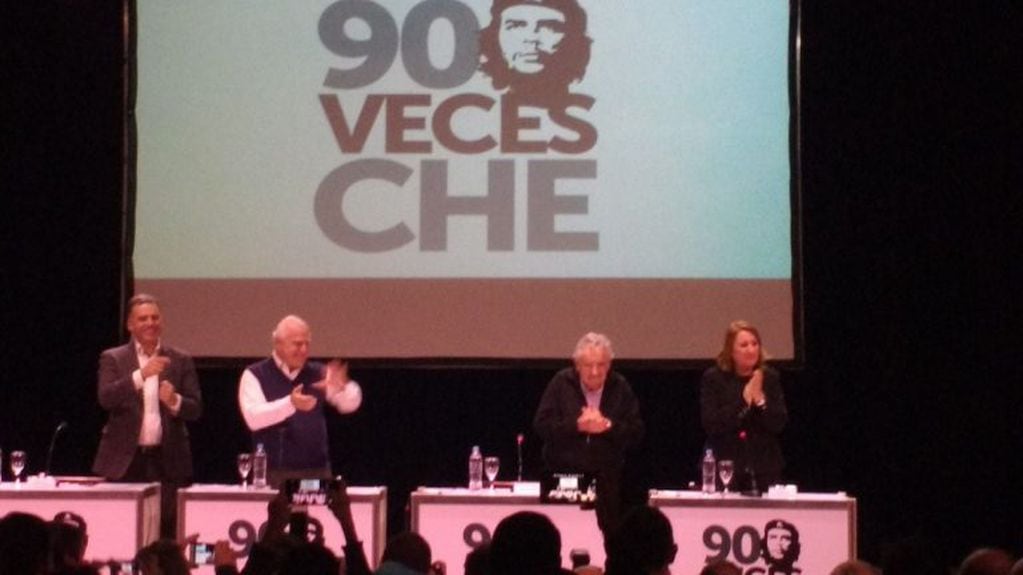 Pepe Mujica habló del Che Guevara durante su presentación en Rosario.