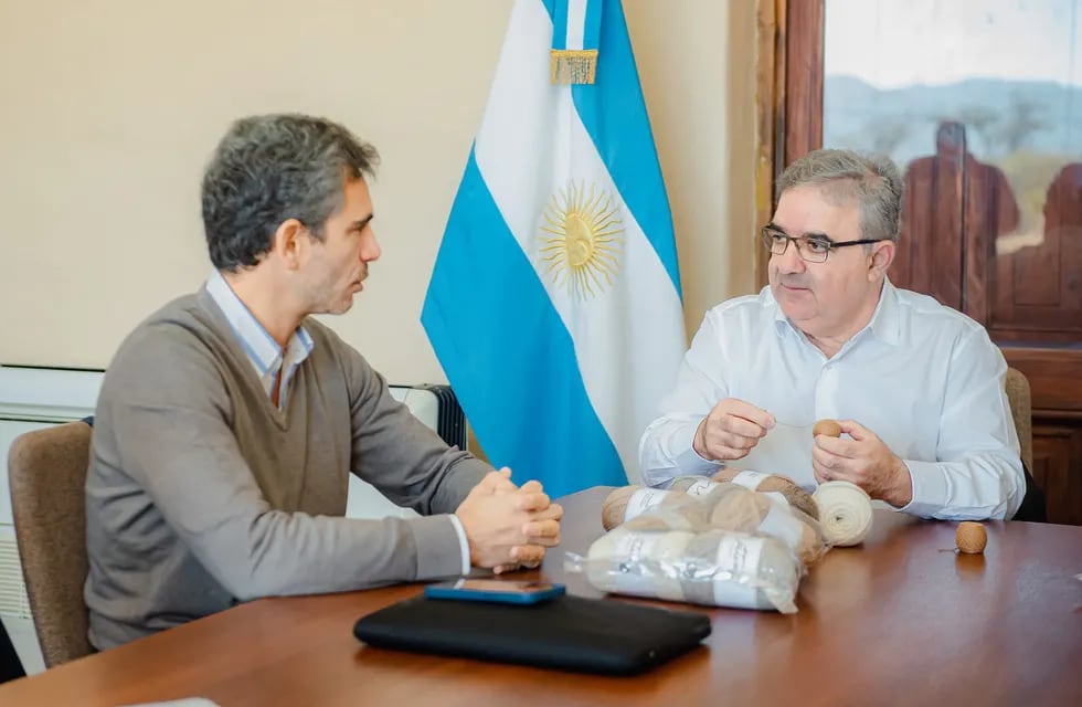 El gobernador de la provincia Raúl Jalil se reunió con representantes de Pelama.