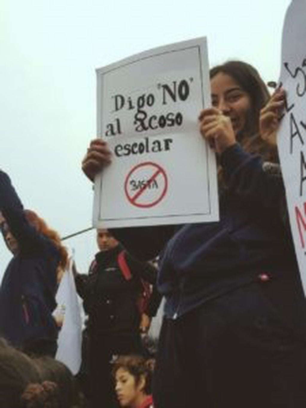 Protesta de padres y alumnos en Joaquín V.González. (Anta Periodismo)