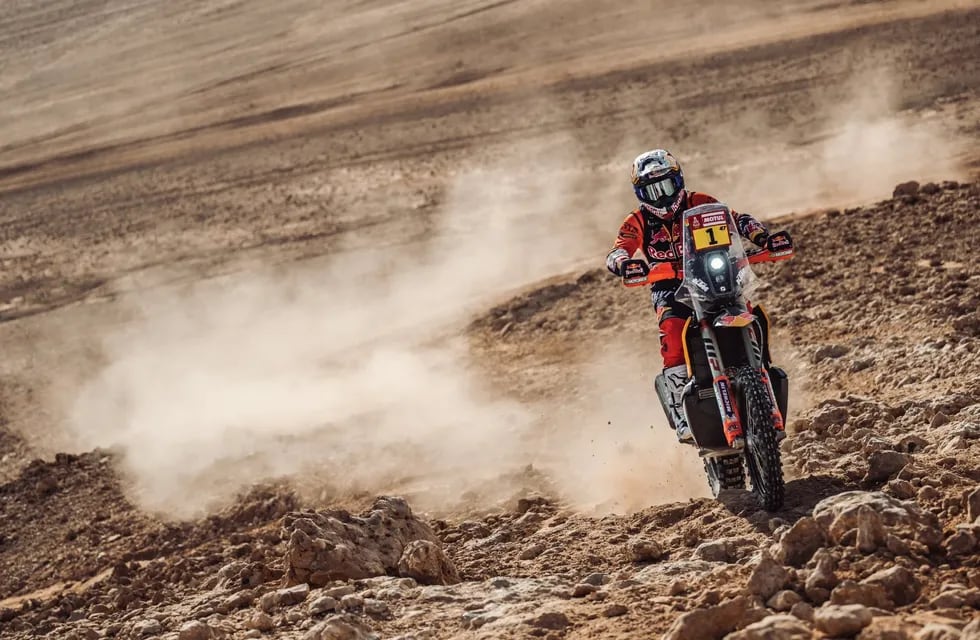 Kevin Benavides, de nuevo es candidato en Motos en el Dakar 2022. Está a solo 5 minutos y 23 segundos de la punta.