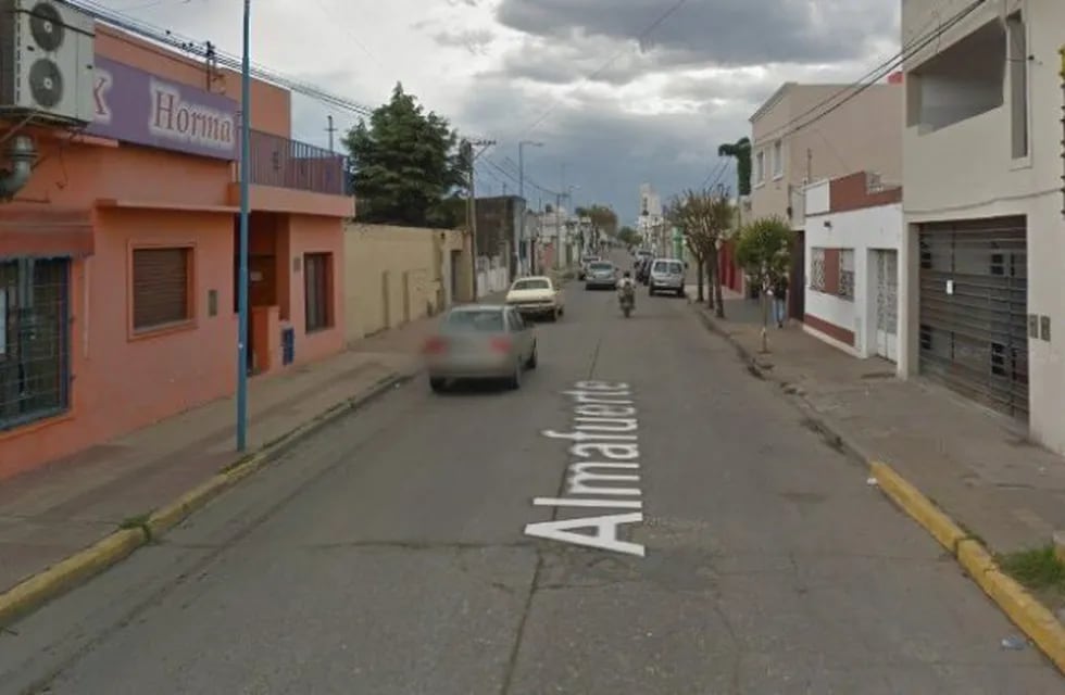 El intento de robo ocurrió en inmediaciones de Almafuerte al 300. (Street View)