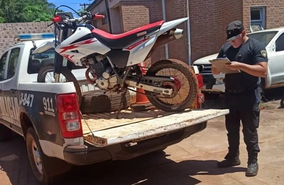 Puerto Esperanza: recuperaron una motocicleta robada que intentaba ser comercializada.