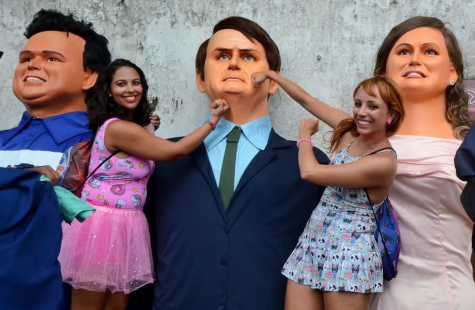El muñeco de Jair Bolsonaro en el tradicional desfile de muñecos gigantes