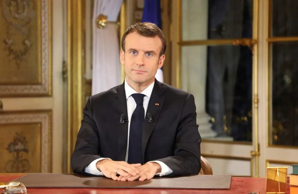 Macron subirá el salario mínimo y bajará impuestos para frenar las protestas. Foto: EFE.