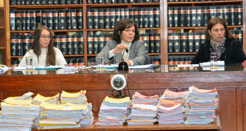 Las jueces  María Alejandra Tolaba –presidente de trámite habilitada-, Ana Carolina Pérez Rojas y Claudia Cecilia Sadir – habilitada-.