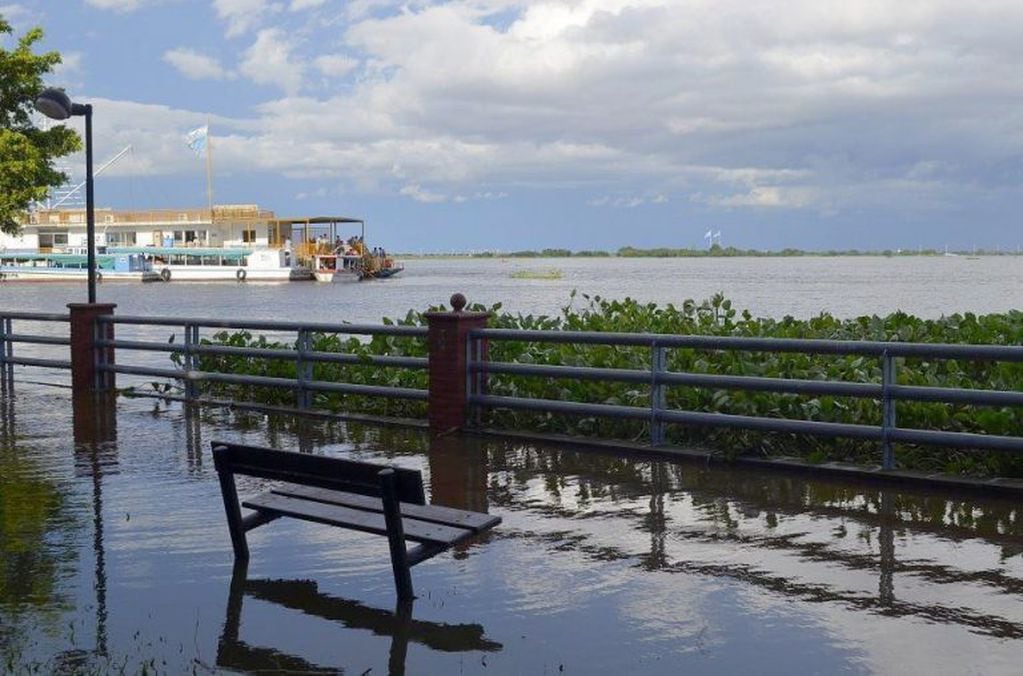 La etapa de evacuación según los registros de Prefectura Naval Argentina para el puerto de Formosa respecto al río Paraguay es de 8.30 metros. Hoy está muy cerca de alcanzar los 10 metros. (Foto: Web)