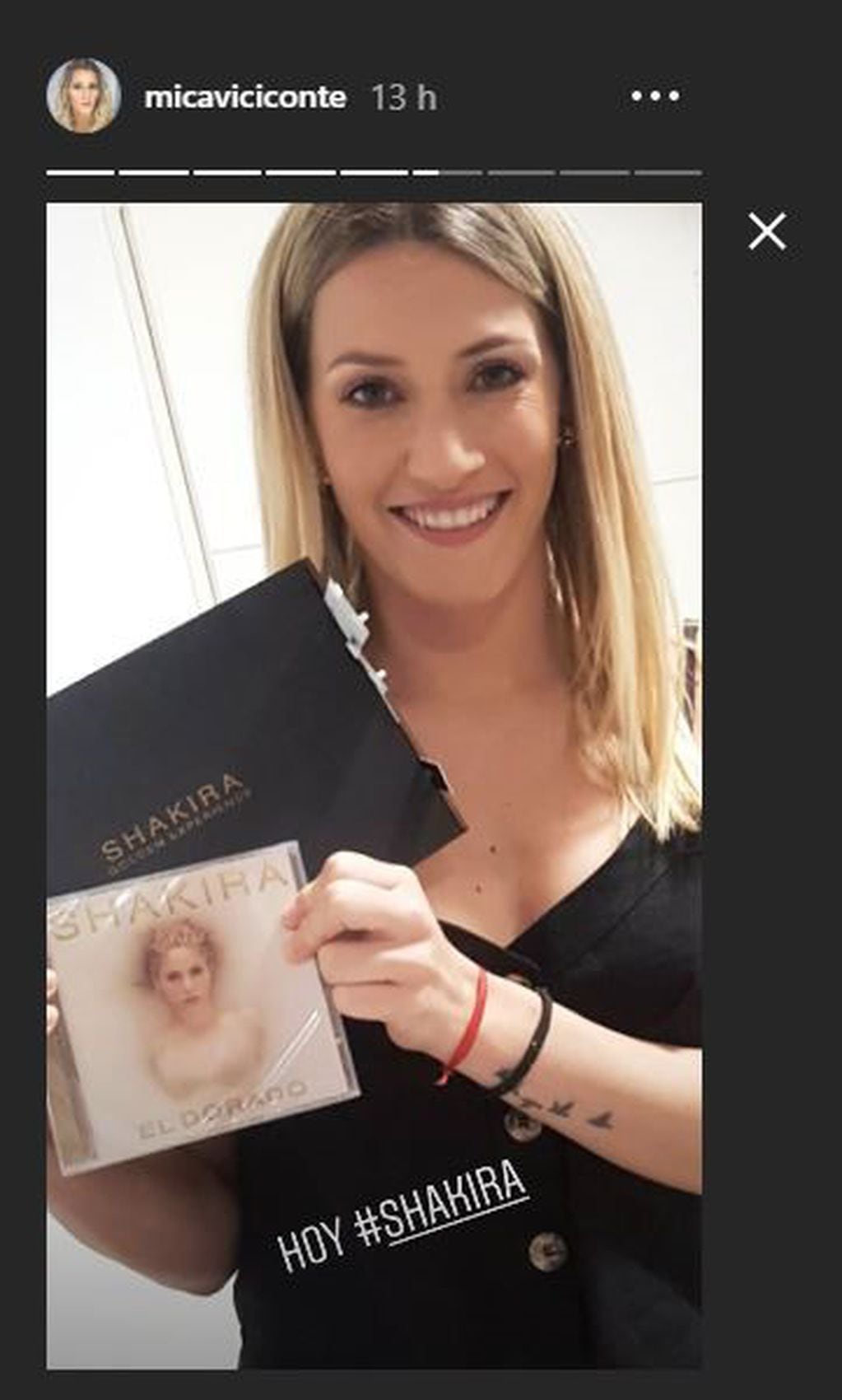 Primero, Mica Viciconte mostró que ya tenía en su poder el nuevo disco de Shakira