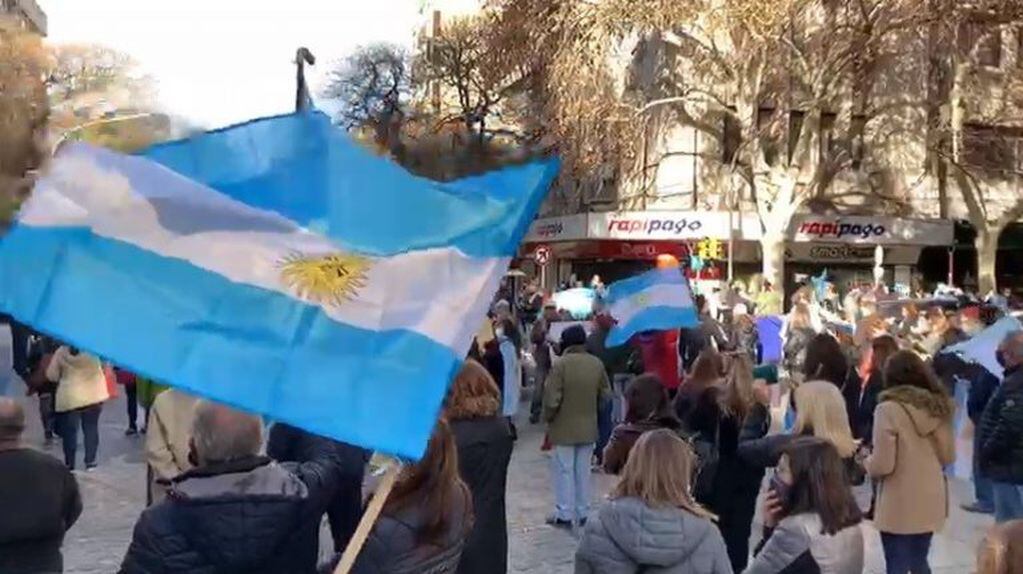 Marcha en pleno centro de Mendoza.