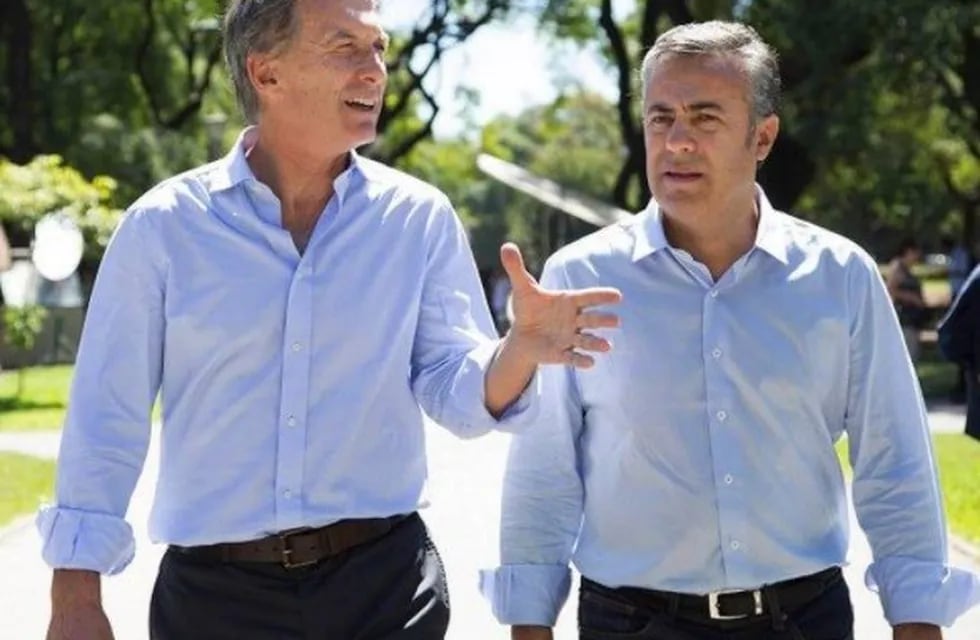 El presidente Macri junto al gobernador Cornejo.