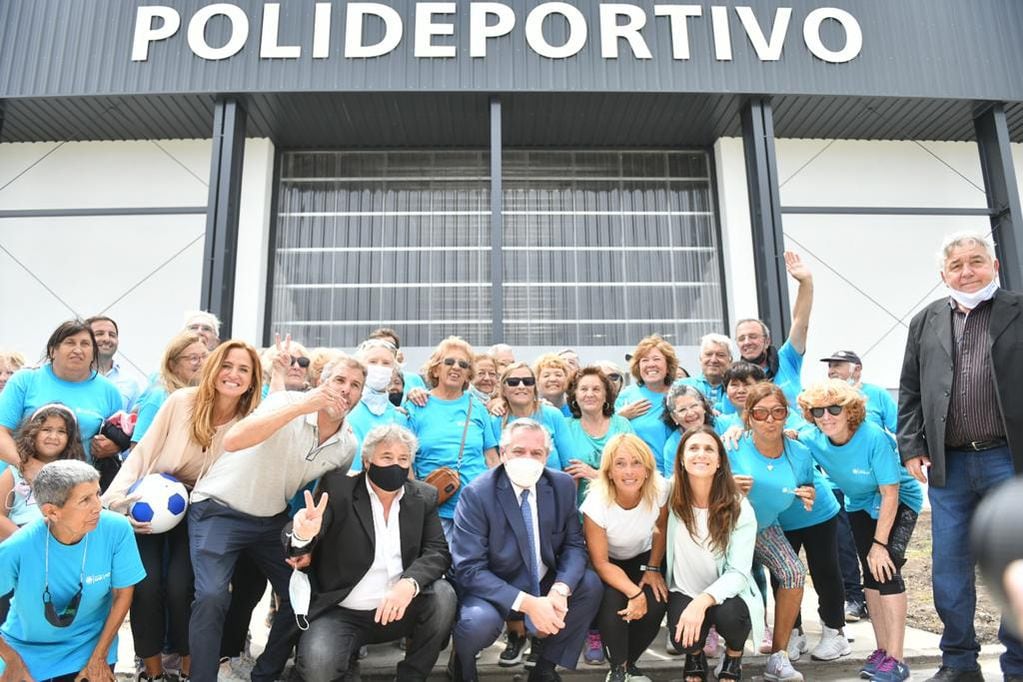 Alberto Fernández inauguró el Polideportivo de la localidad costera en un acto que quedará en la memoria de los marchiquitenses.