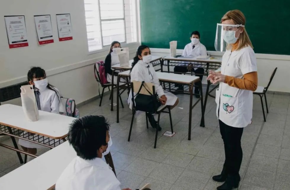 En San Juan no pedirán el esquema de vacunación contra el coronavirus completo para ingresar a las aulas.