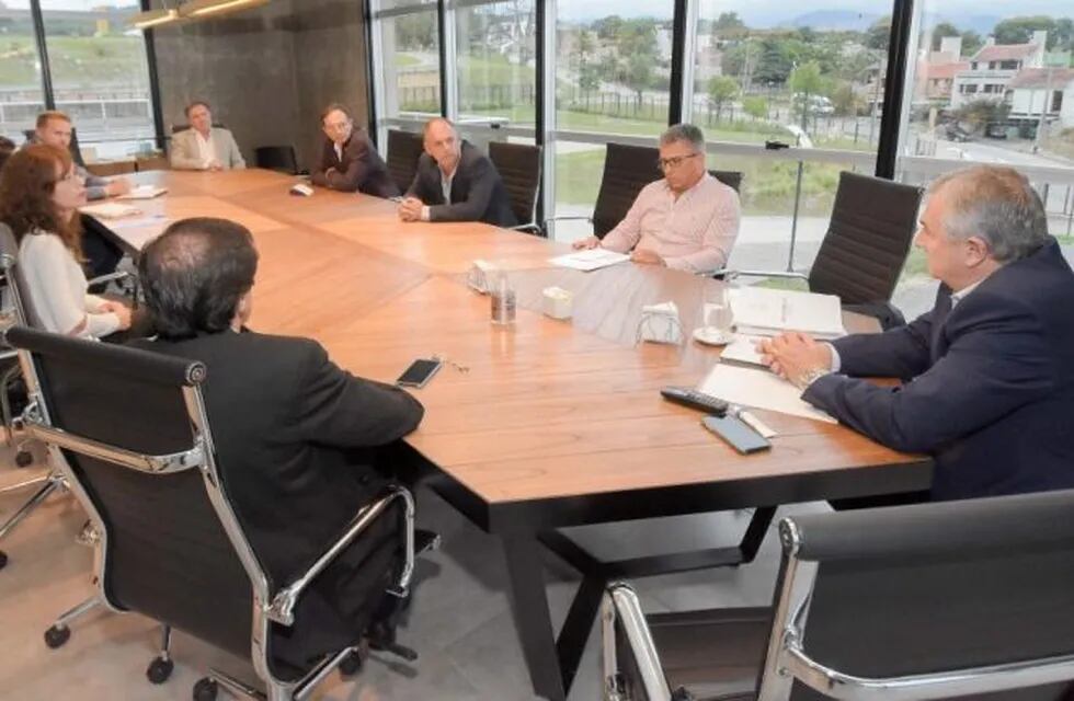 Los representantes del empresariado jujeño, en reunión con el gobernador Morales y el ministro Sadir.