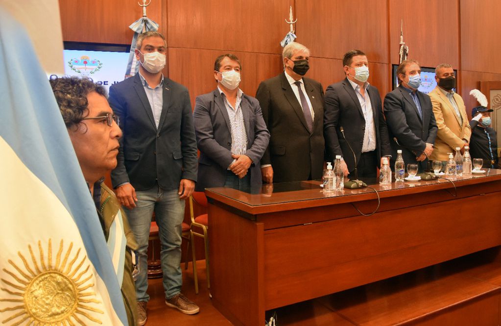 Una delegación del Centro de Veteranos de Guerra de Jujuy,  que preside Paulino Guanuco, se hizo presente con abanderado y escoltas en el acto de la Legislatura.