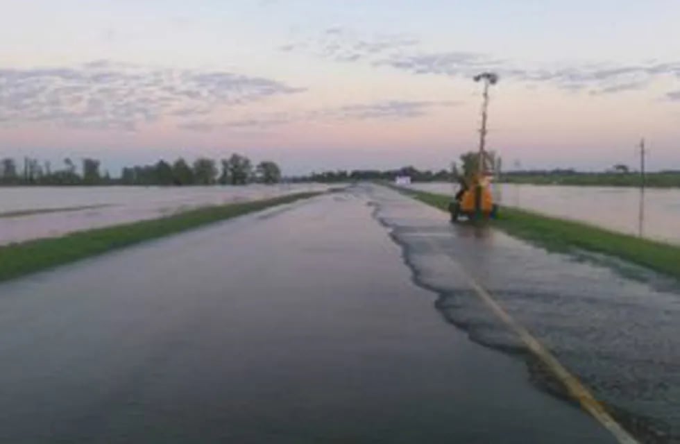 La autopista Rosario-Santa Fe se cortó en ambas manos este viernes.