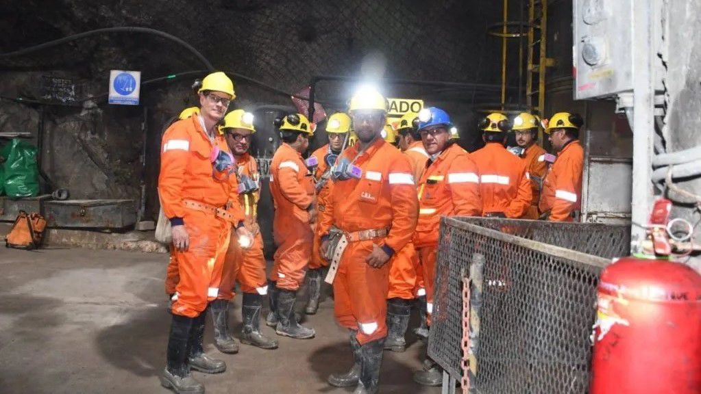 Trabajadores mineros jujeños, debidamente equipados para el desempeño de sus labores. Este 28 de octubre celebran su día.
