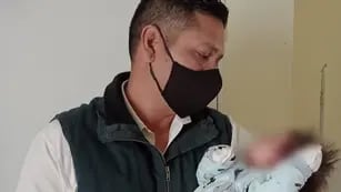 Un policía de Córdoba salvó a un bebé