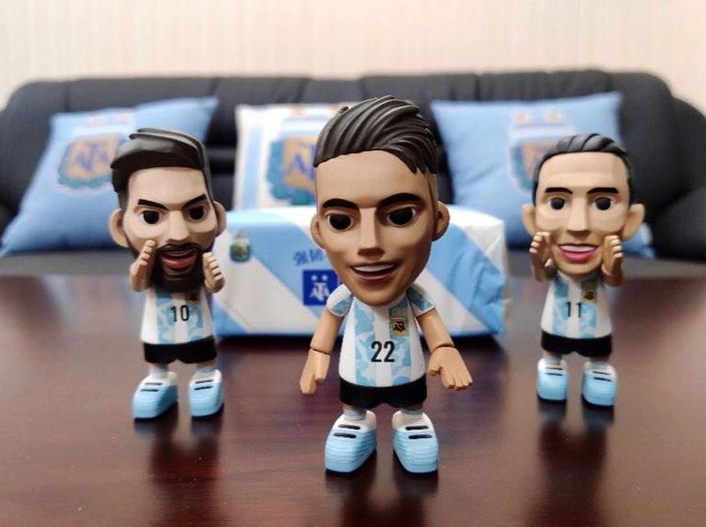 Algunas cosas del merchandising que vende la Selección Argentina en China.