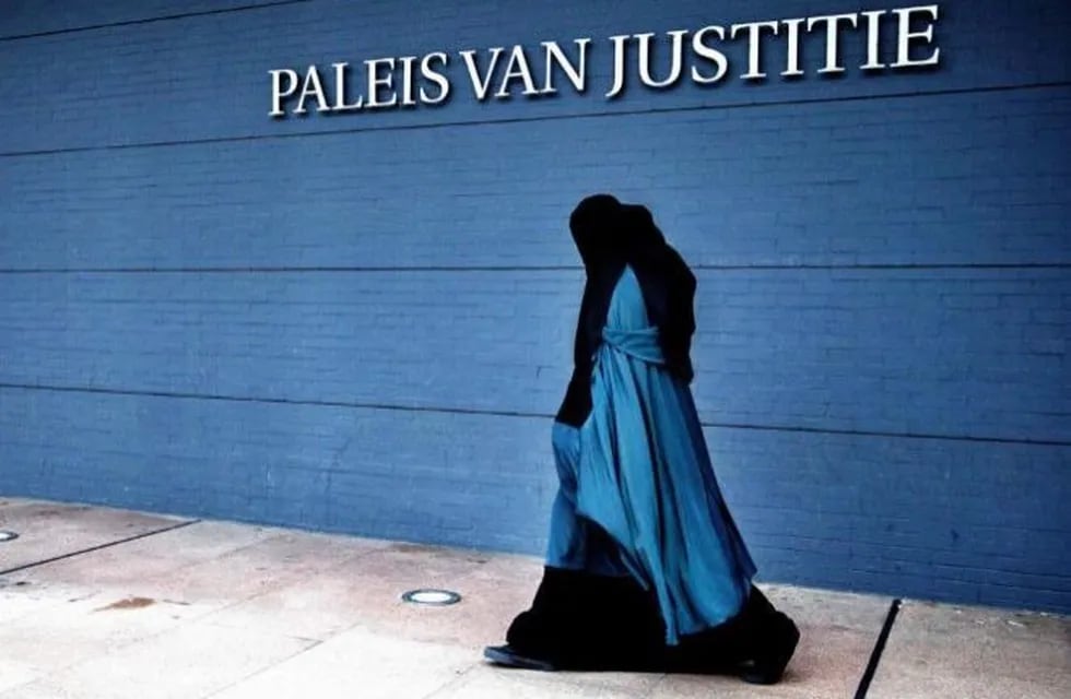 Holanda prohíbe el uso del velo integral islámico en espacios públicos