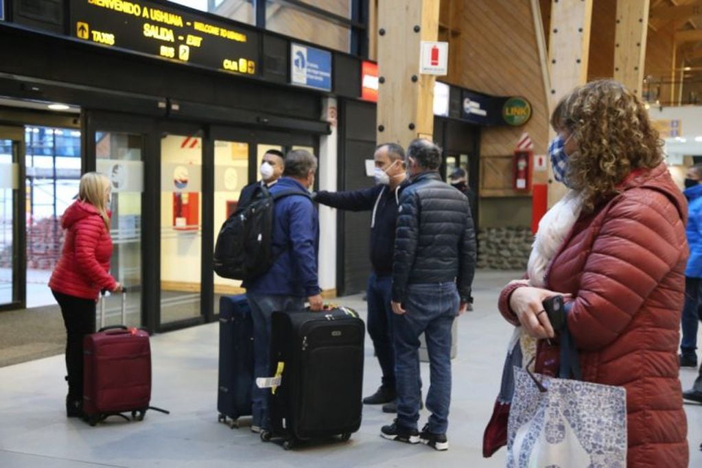 Vuelo de aerolíneas repatriando a fueguinos - Aeropuerto Internacional de Ushuaia.