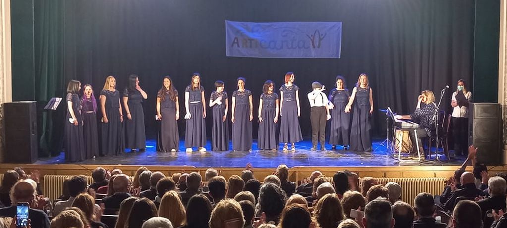 El Coro de Niños y Jovenes de la Municipalidad de Tres Arroyos se presentó en Pigüé
