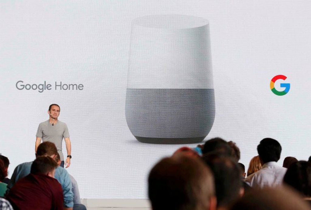 Google Home, el dispositivo hogareño de Google (REUTER)